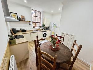Kitchen Diner- click for photo gallery